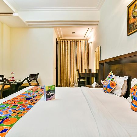 Fabhotel Oasis Dlf Phase 3 Gurgáon Kültér fotó