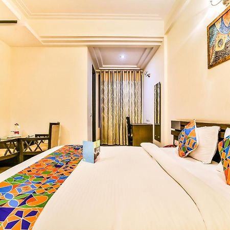 Fabhotel Oasis Dlf Phase 3 Gurgáon Kültér fotó