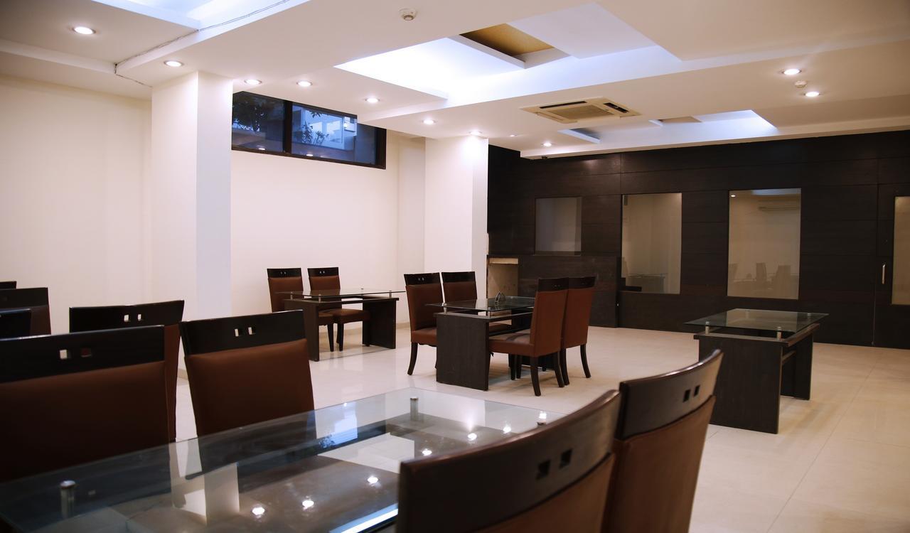 Fabhotel Oasis Dlf Phase 3 Gurgáon Kültér fotó