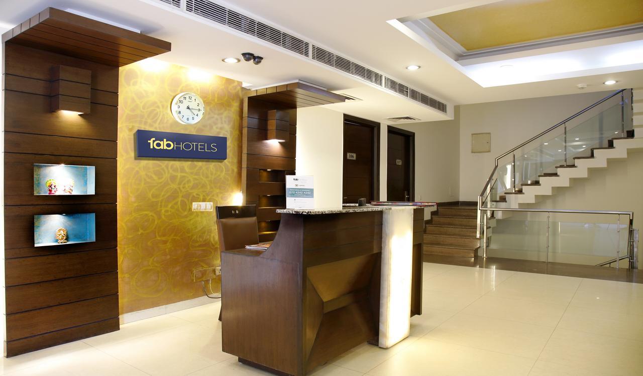 Fabhotel Oasis Dlf Phase 3 Gurgáon Kültér fotó