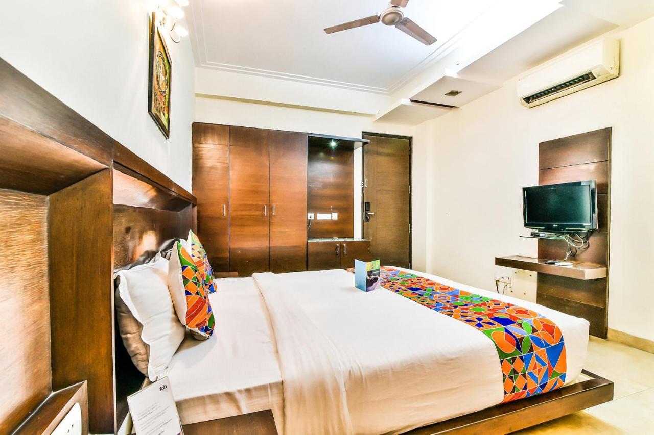 Fabhotel Oasis Dlf Phase 3 Gurgáon Kültér fotó