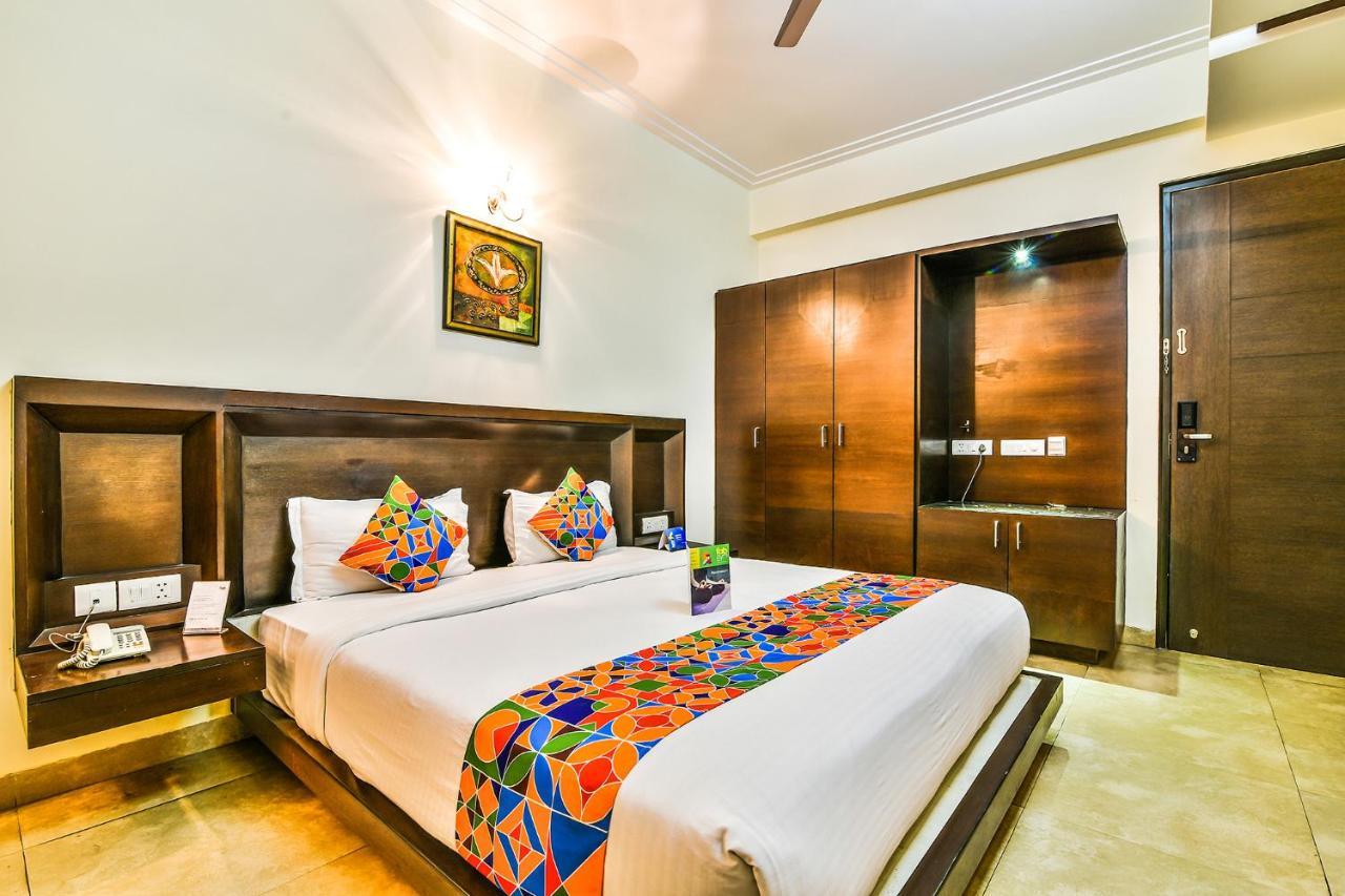 Fabhotel Oasis Dlf Phase 3 Gurgáon Kültér fotó