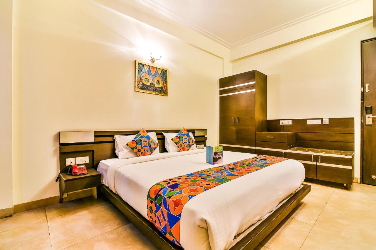 Fabhotel Oasis Dlf Phase 3 Gurgáon Kültér fotó