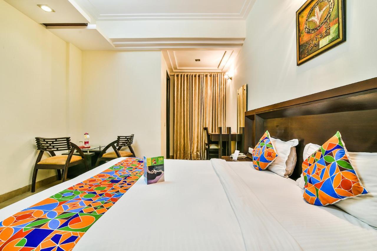 Fabhotel Oasis Dlf Phase 3 Gurgáon Kültér fotó