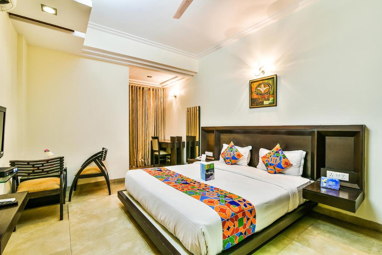 Fabhotel Oasis Dlf Phase 3 Gurgáon Kültér fotó
