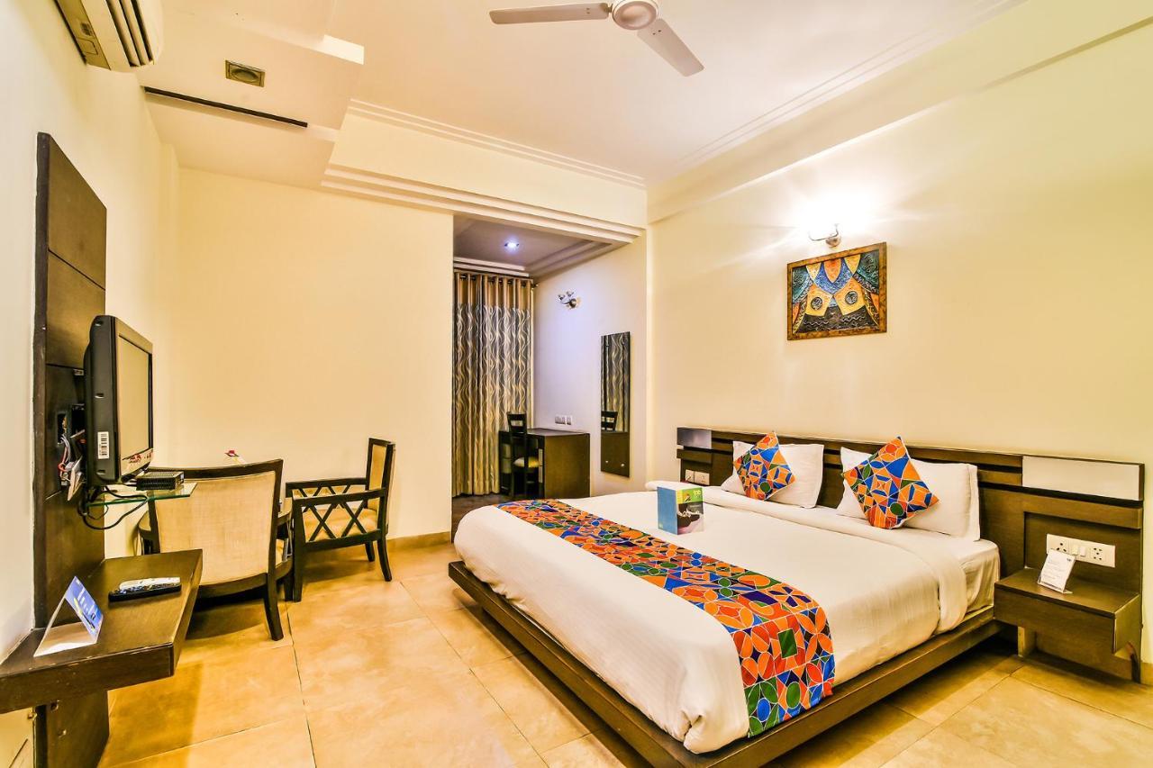 Fabhotel Oasis Dlf Phase 3 Gurgáon Kültér fotó