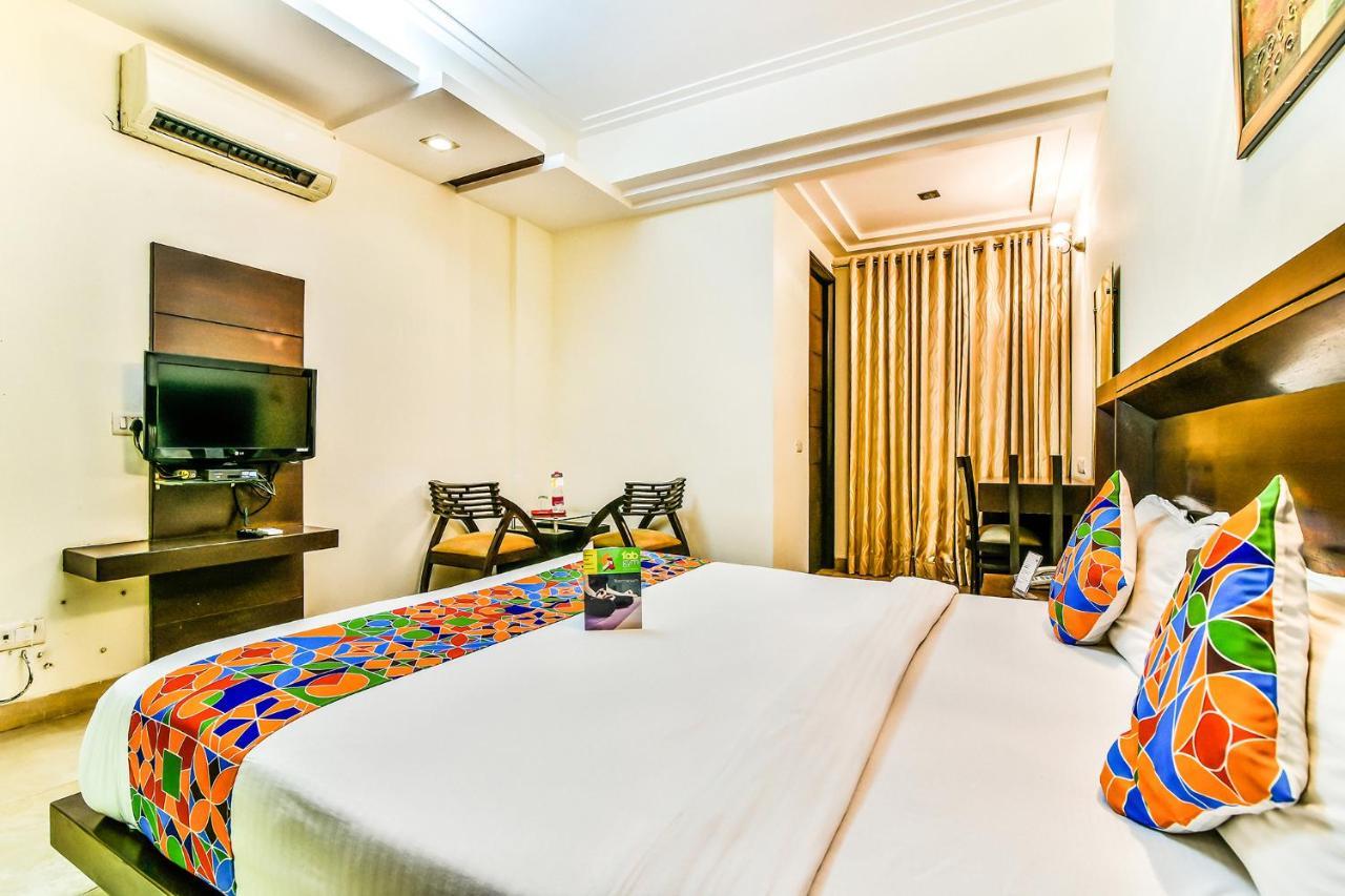 Fabhotel Oasis Dlf Phase 3 Gurgáon Kültér fotó