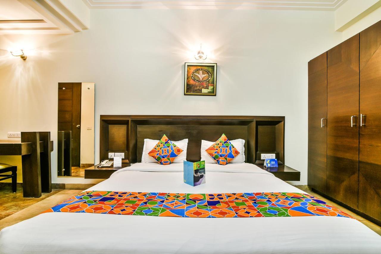 Fabhotel Oasis Dlf Phase 3 Gurgáon Kültér fotó