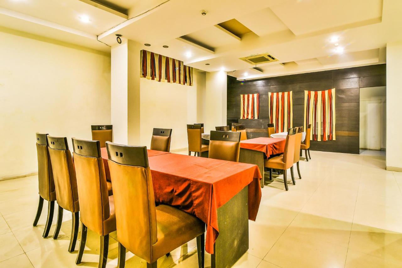 Fabhotel Oasis Dlf Phase 3 Gurgáon Kültér fotó