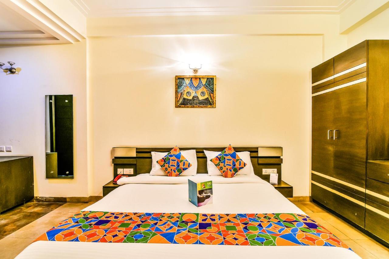 Fabhotel Oasis Dlf Phase 3 Gurgáon Kültér fotó